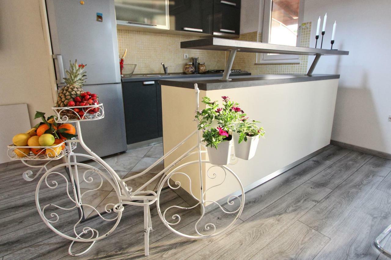Apartment Podstrana Esterno foto